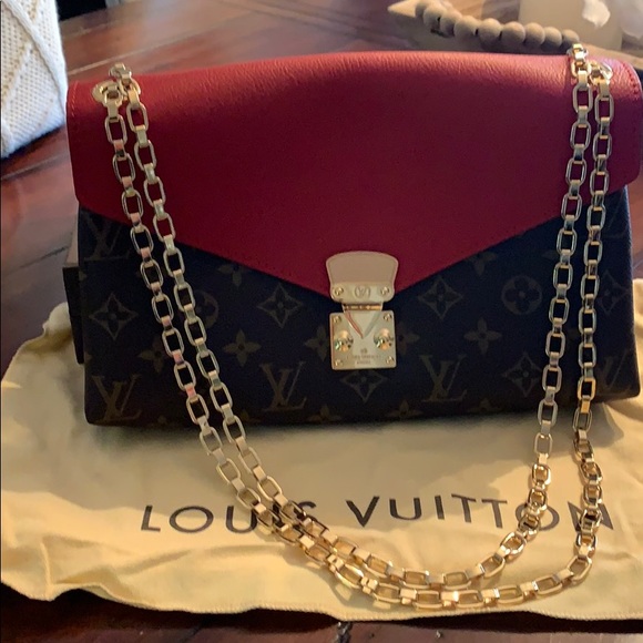 Louis Vuitton Crossbody - Picture 4 of 8